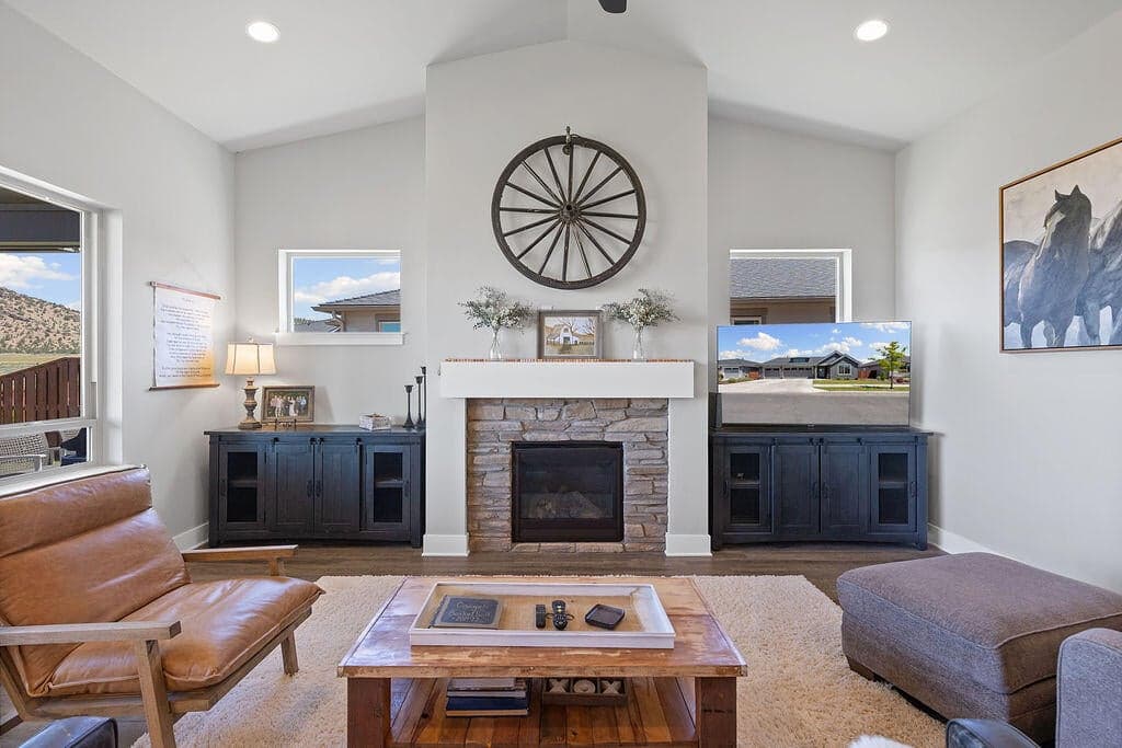 Photo of 1085 NE Henry Drive 33 of 45