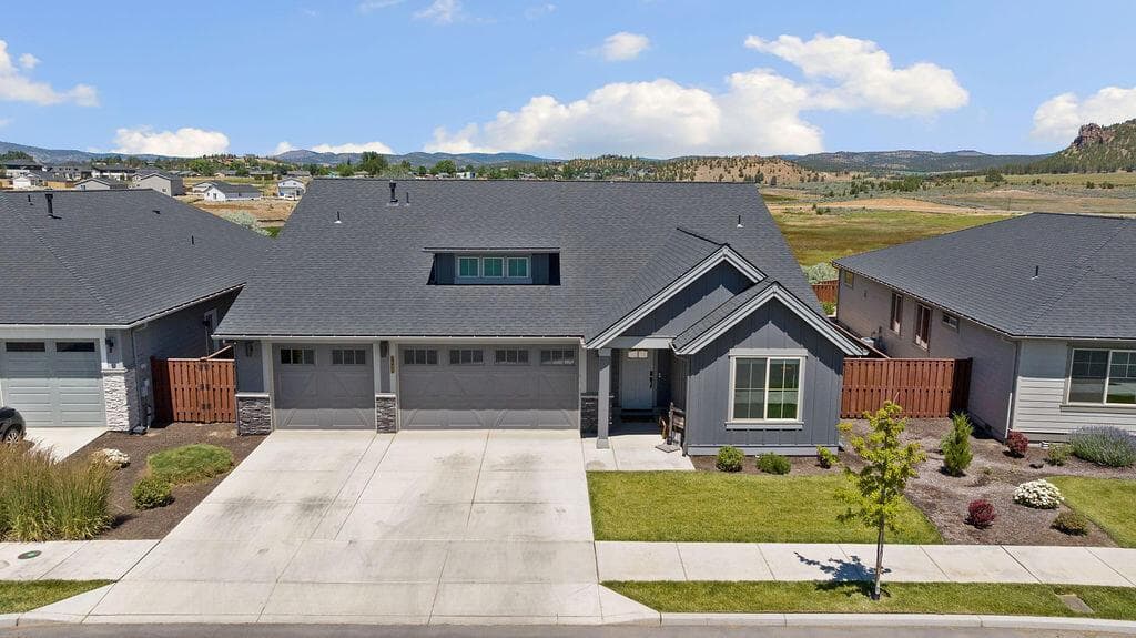 Photo of 1085 NE Henry Drive 37 of 45