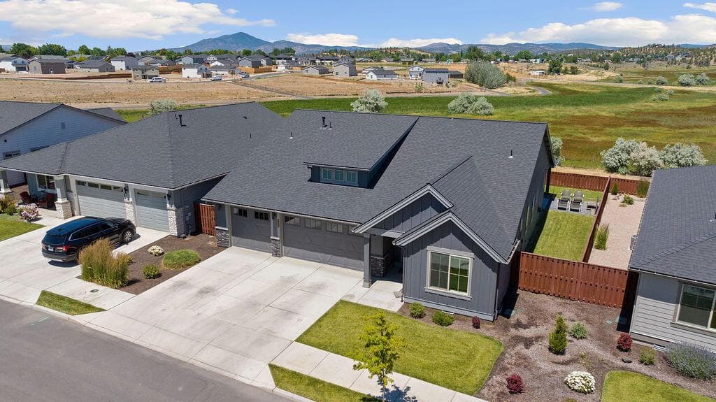 Photo of 1085 NE Henry Drive 38 of 45