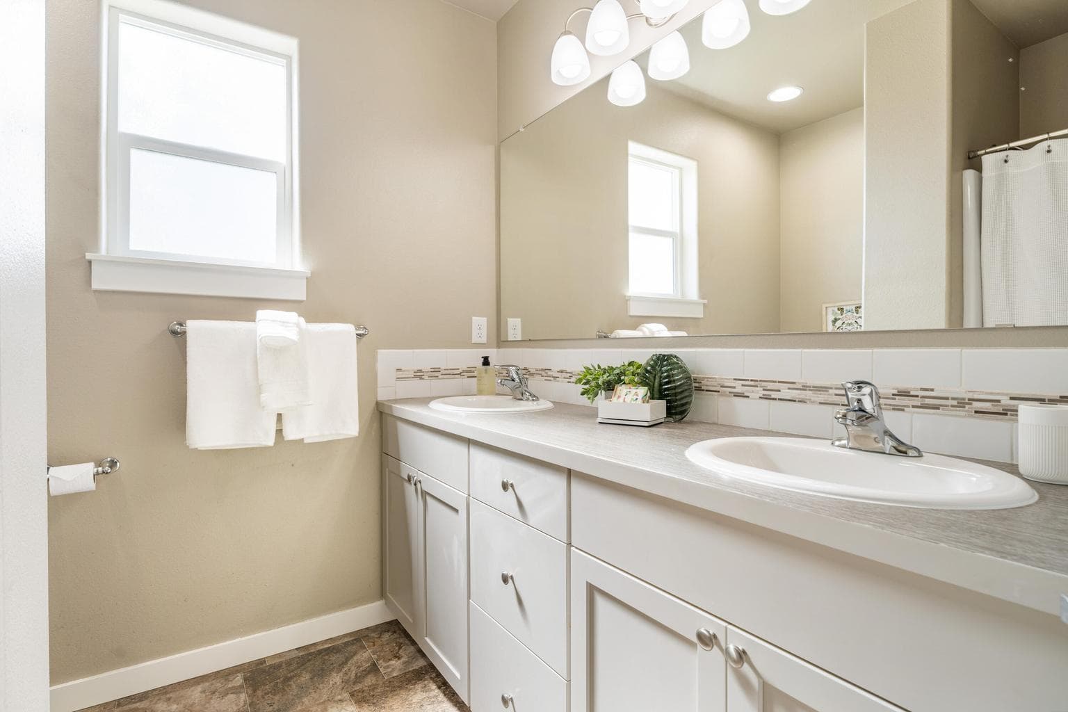 Photo of 2481 NW Greenwood Avenue 27 of 35