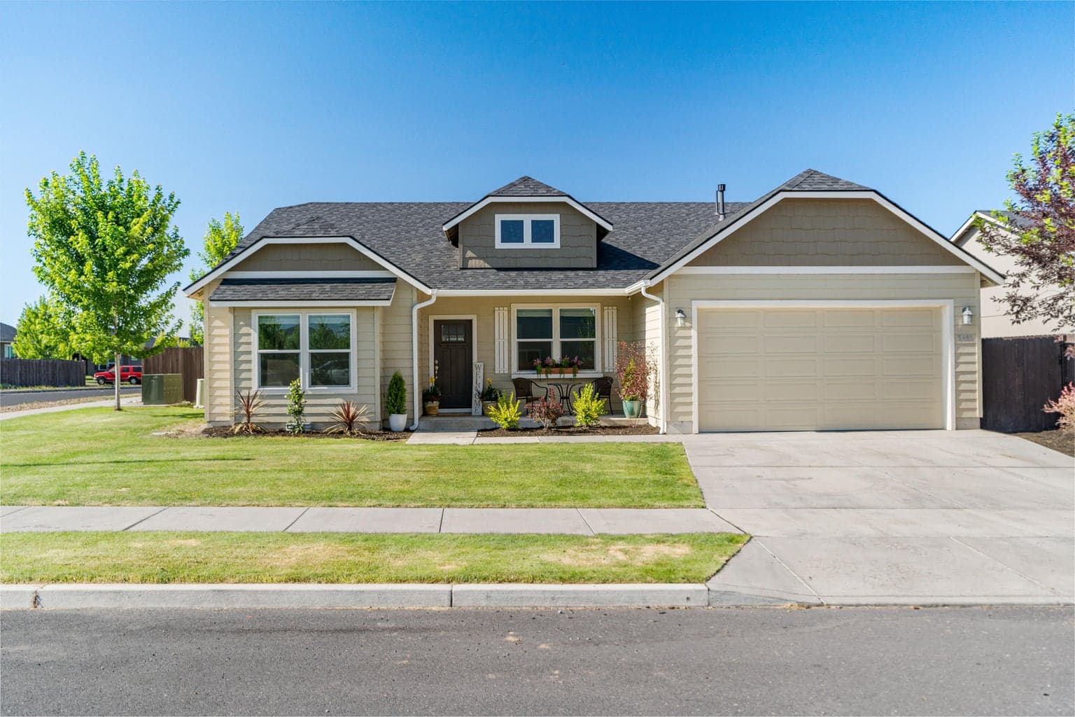 Photo of 2481 Greenwood 1 of 35