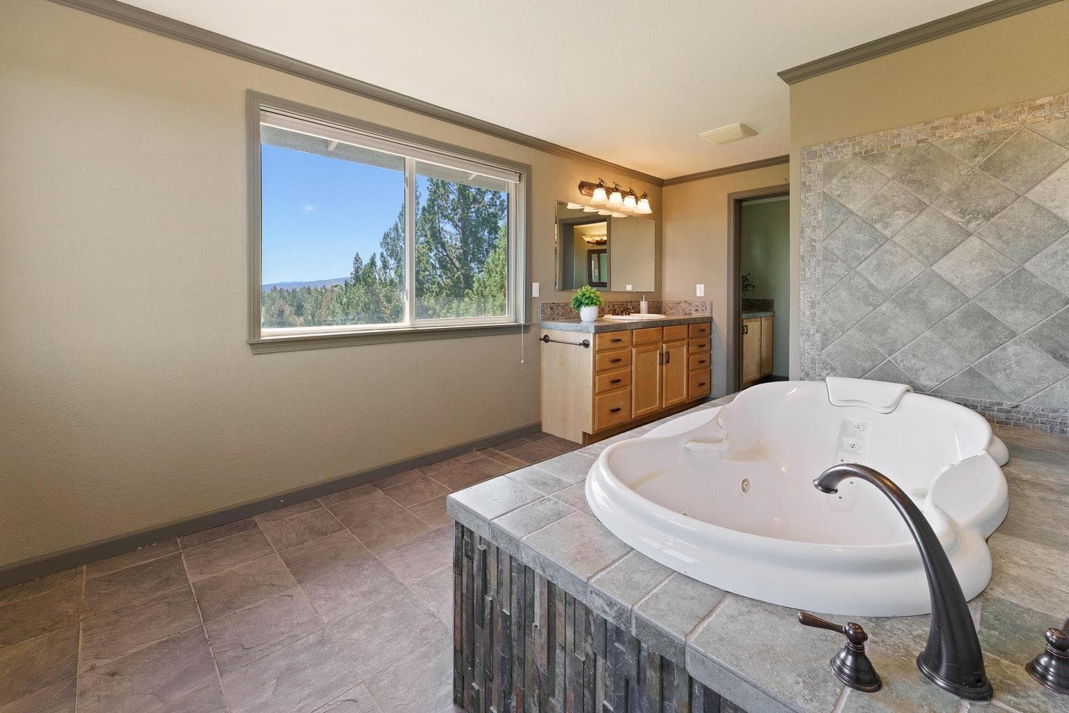 Photo of 23444 Butterfield Trail 32 of 56