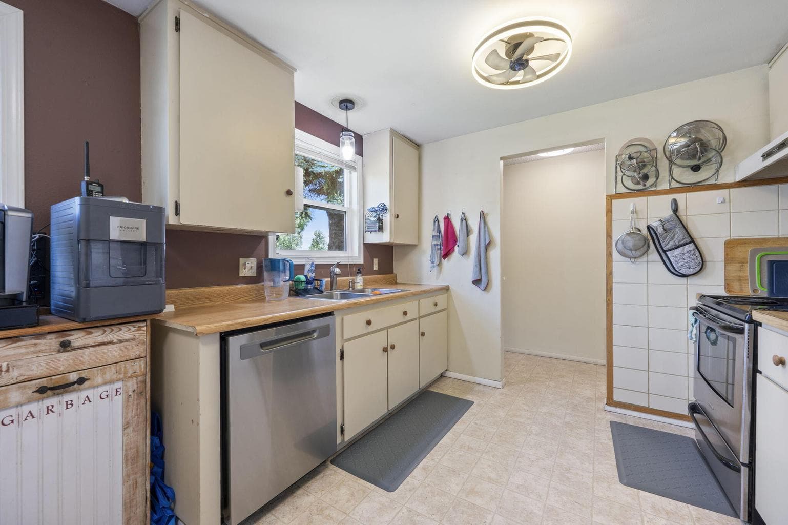 Photo of 2800 Slayton Court 6 of 18