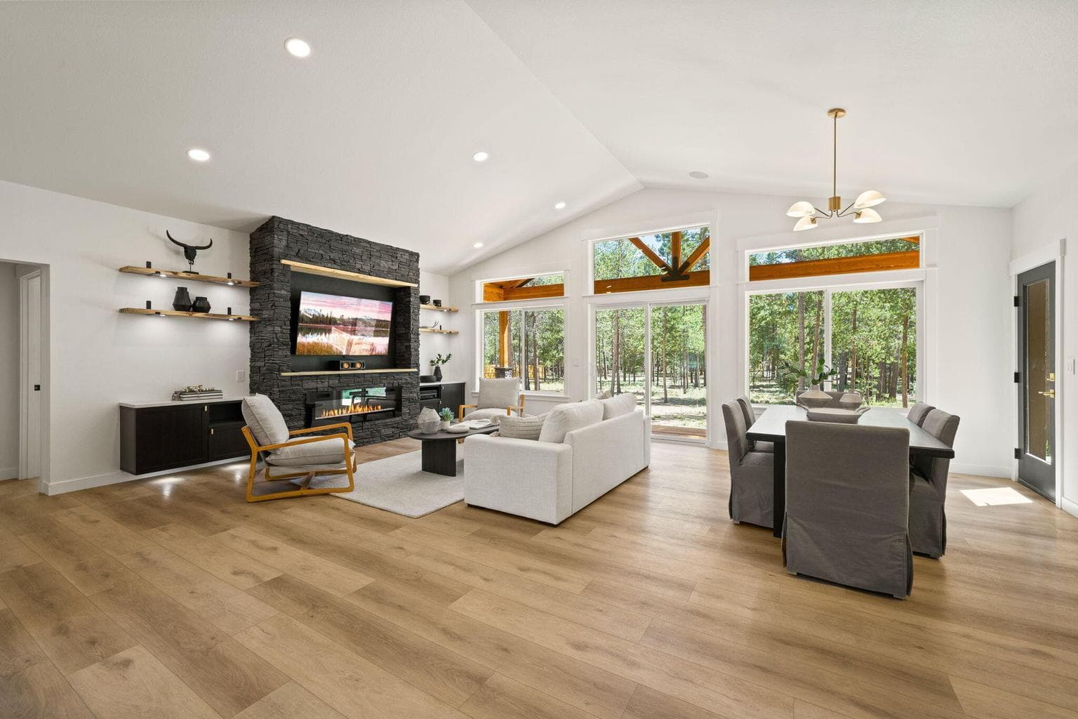 Photo of 15955 Mountain View 5 of 52