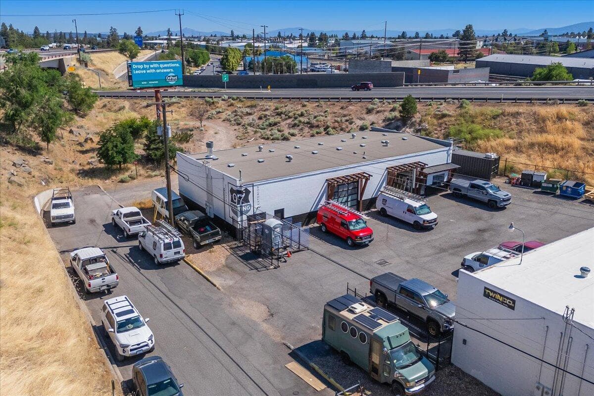 Photo of 2550 NE 2nd Street 6 of 31