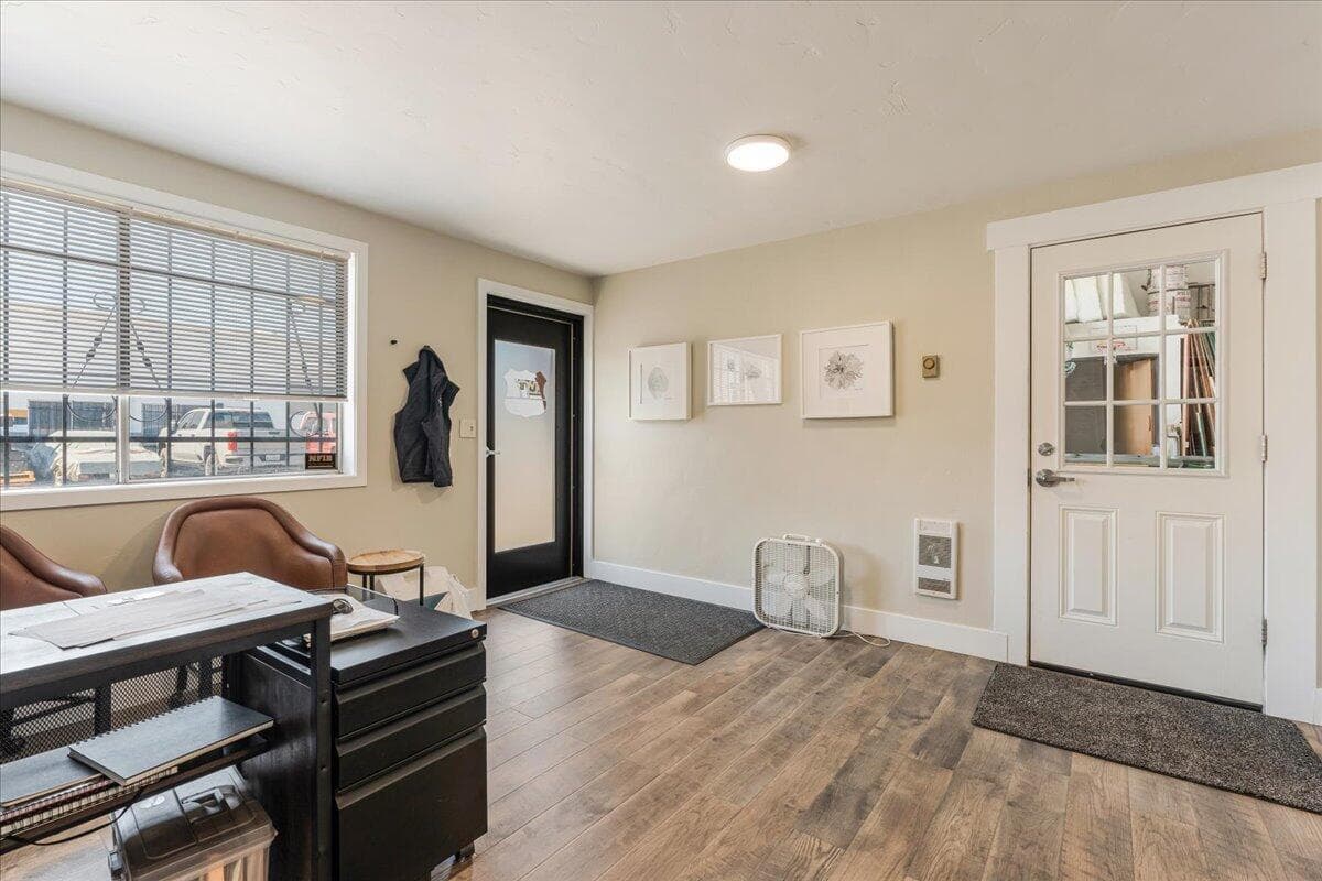 Photo of 2550 NE 2nd Street 10 of 31