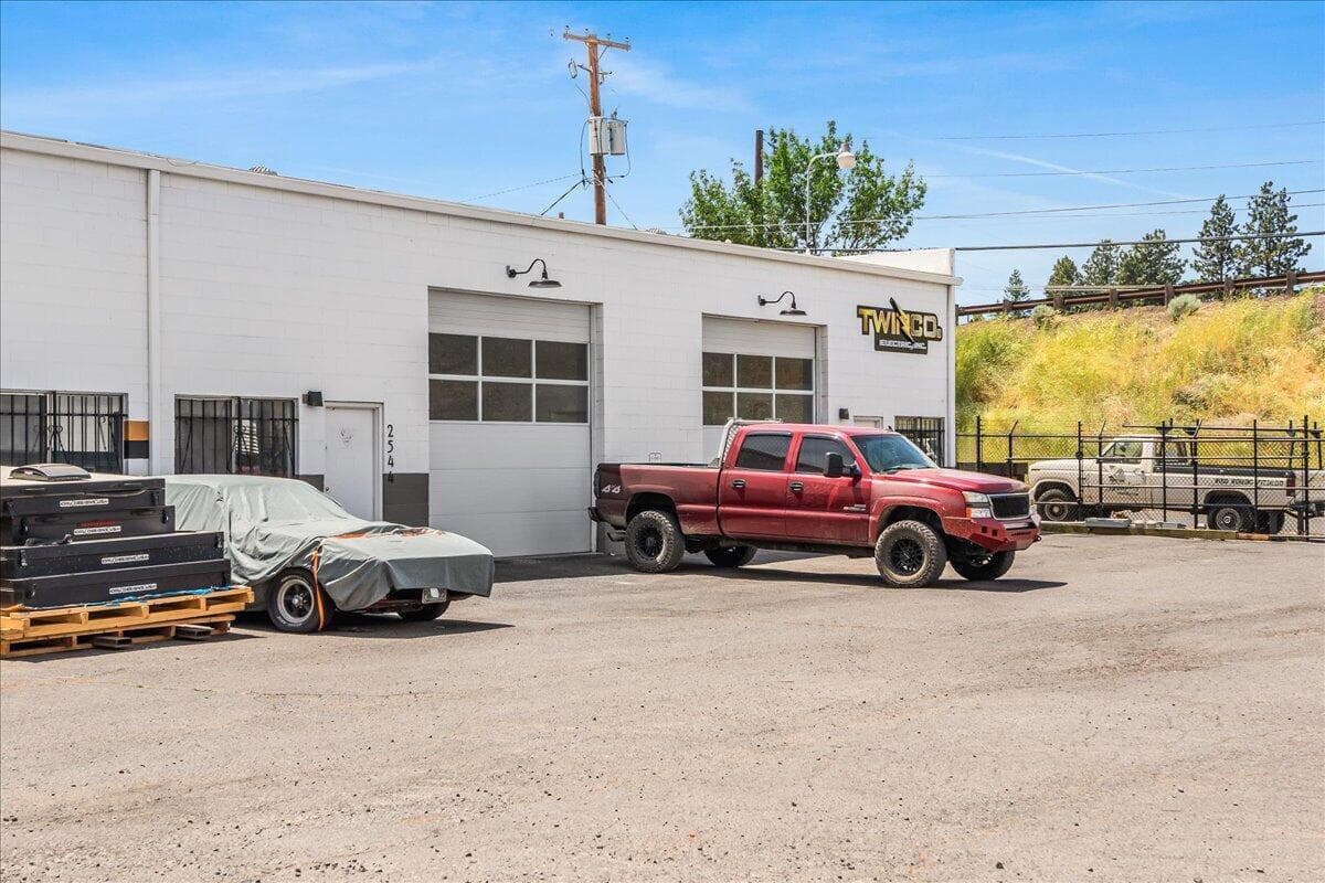 Photo of 2550 NE 2nd Street 15 of 31