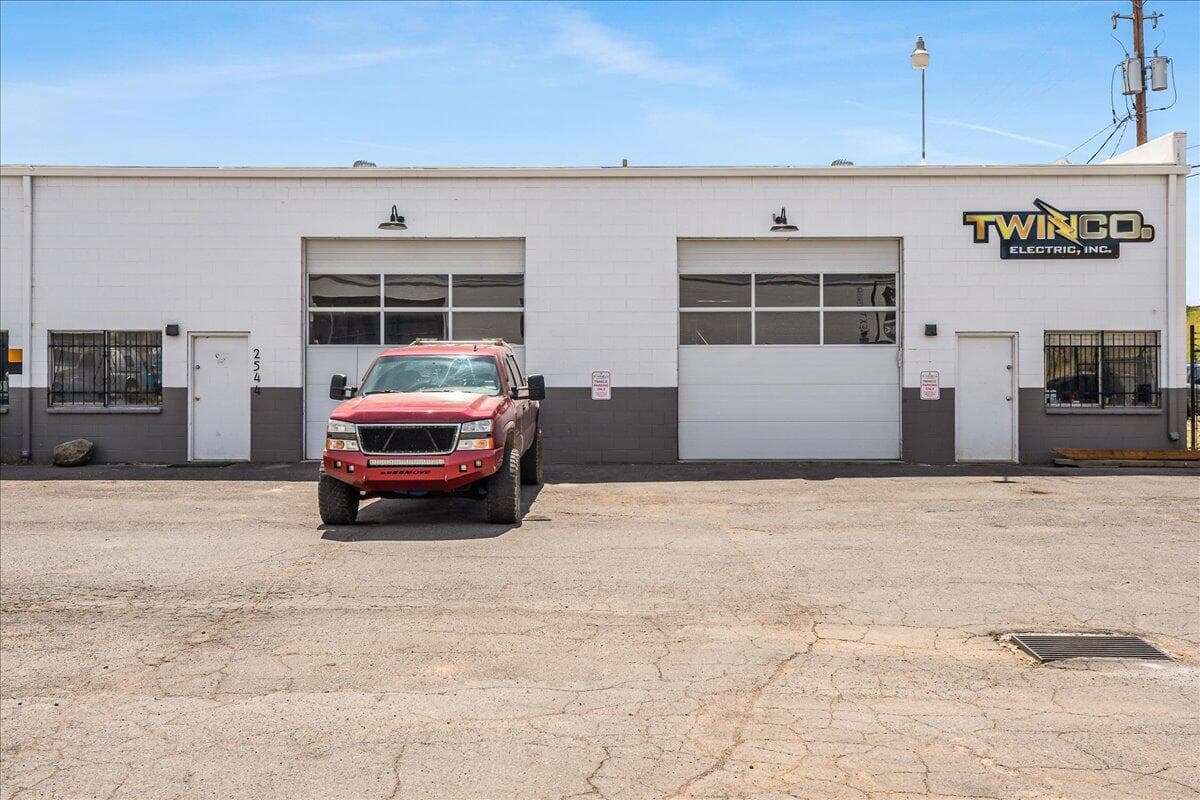 Photo of 2550 NE 2nd Street 16 of 31