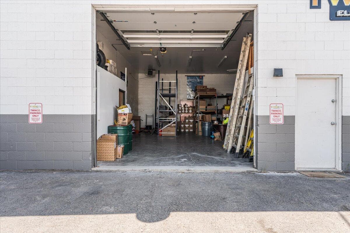 Photo of 2550 NE 2nd Street 17 of 31
