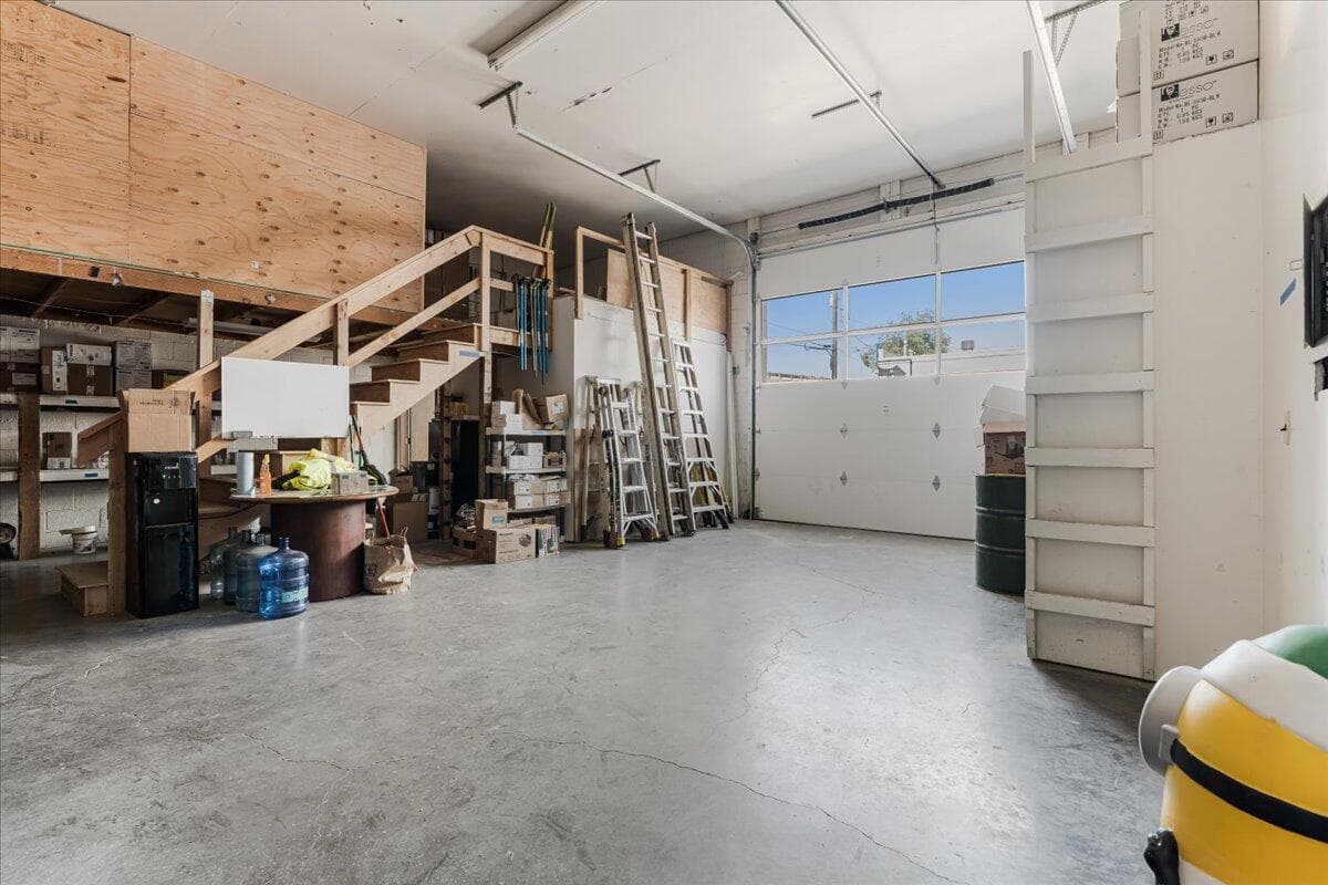 Photo of 2550 NE 2nd Street 20 of 31