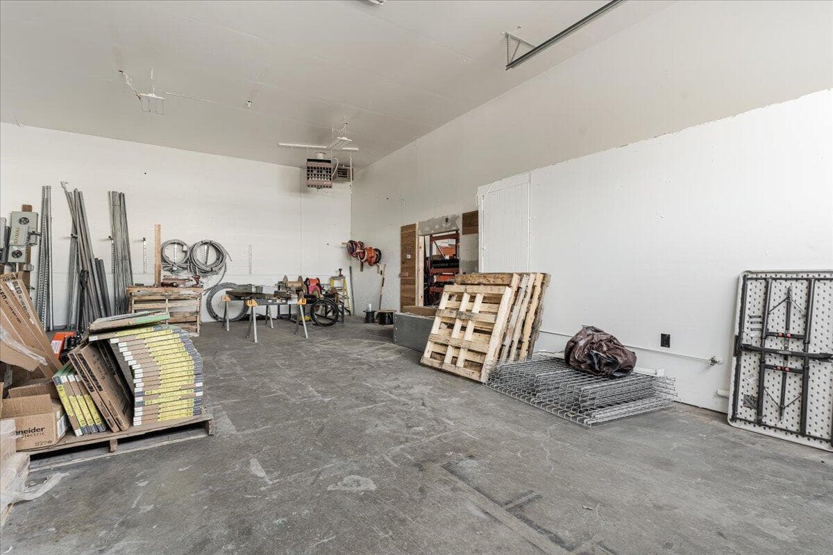 Photo of 2550 NE 2nd Street 23 of 31