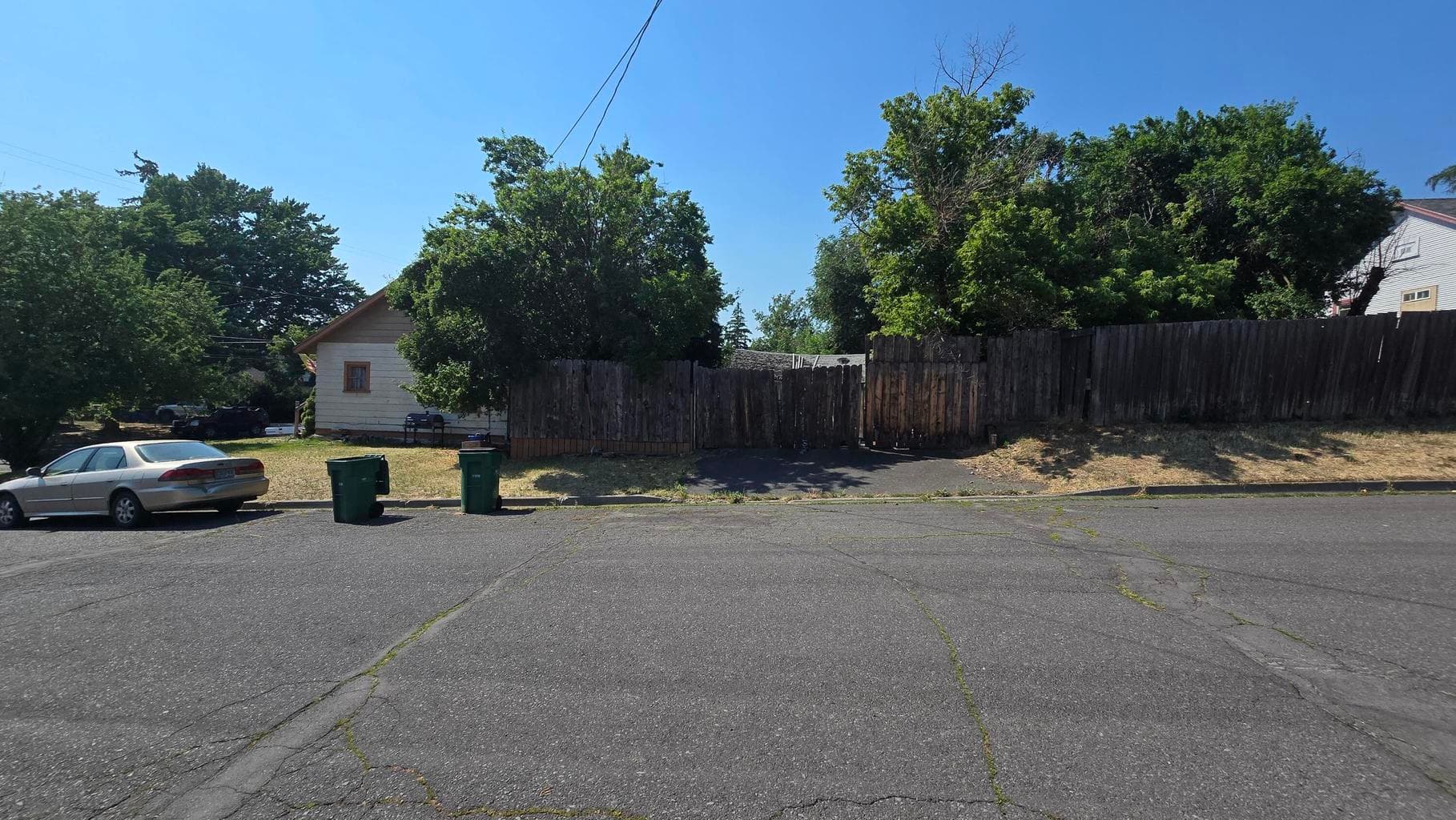 Photo of 1642 Crescent 4 of 4