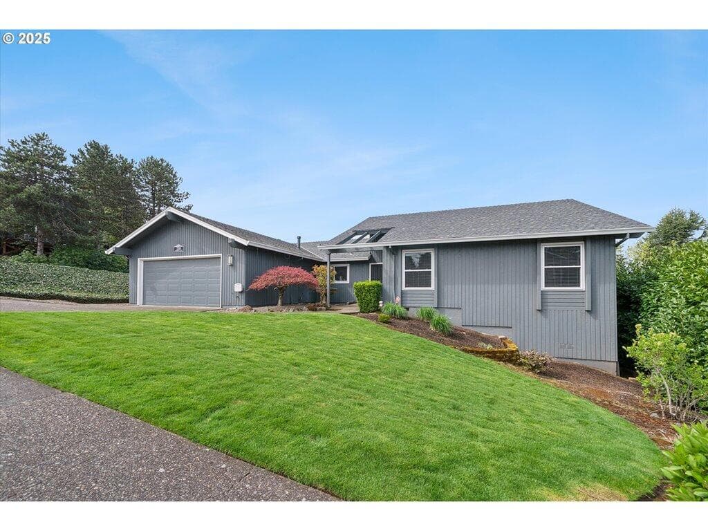 2118 Club House, West Linn, 97068