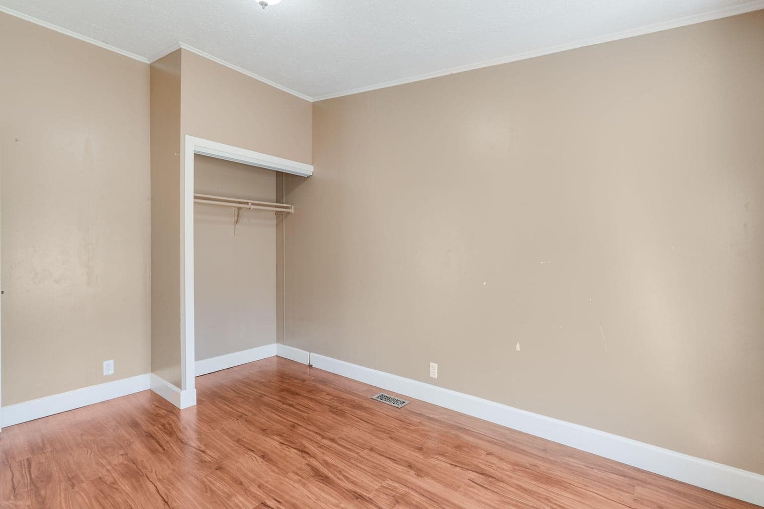 Second bedroom.