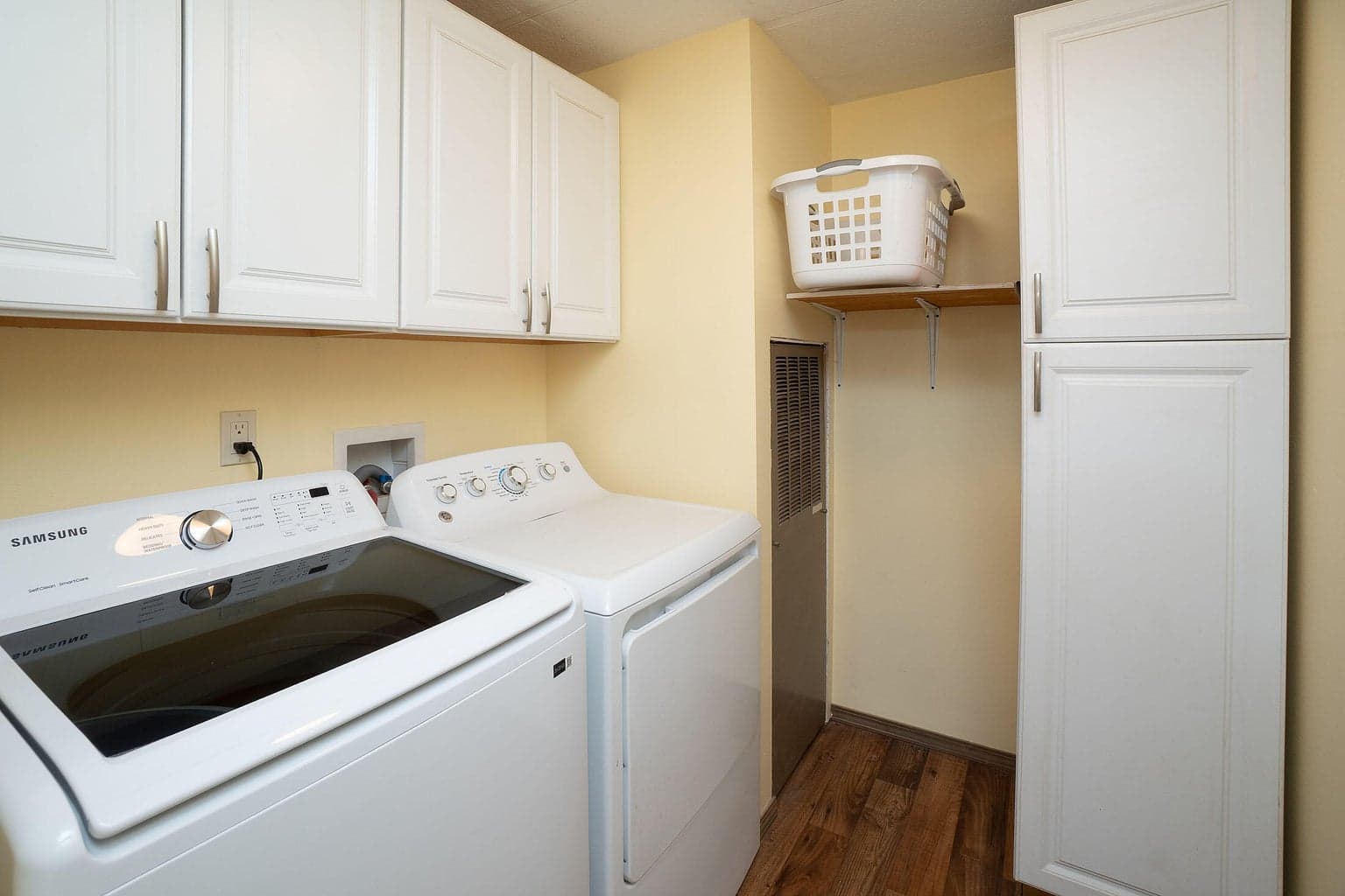 Laundry area w/storage cabinets