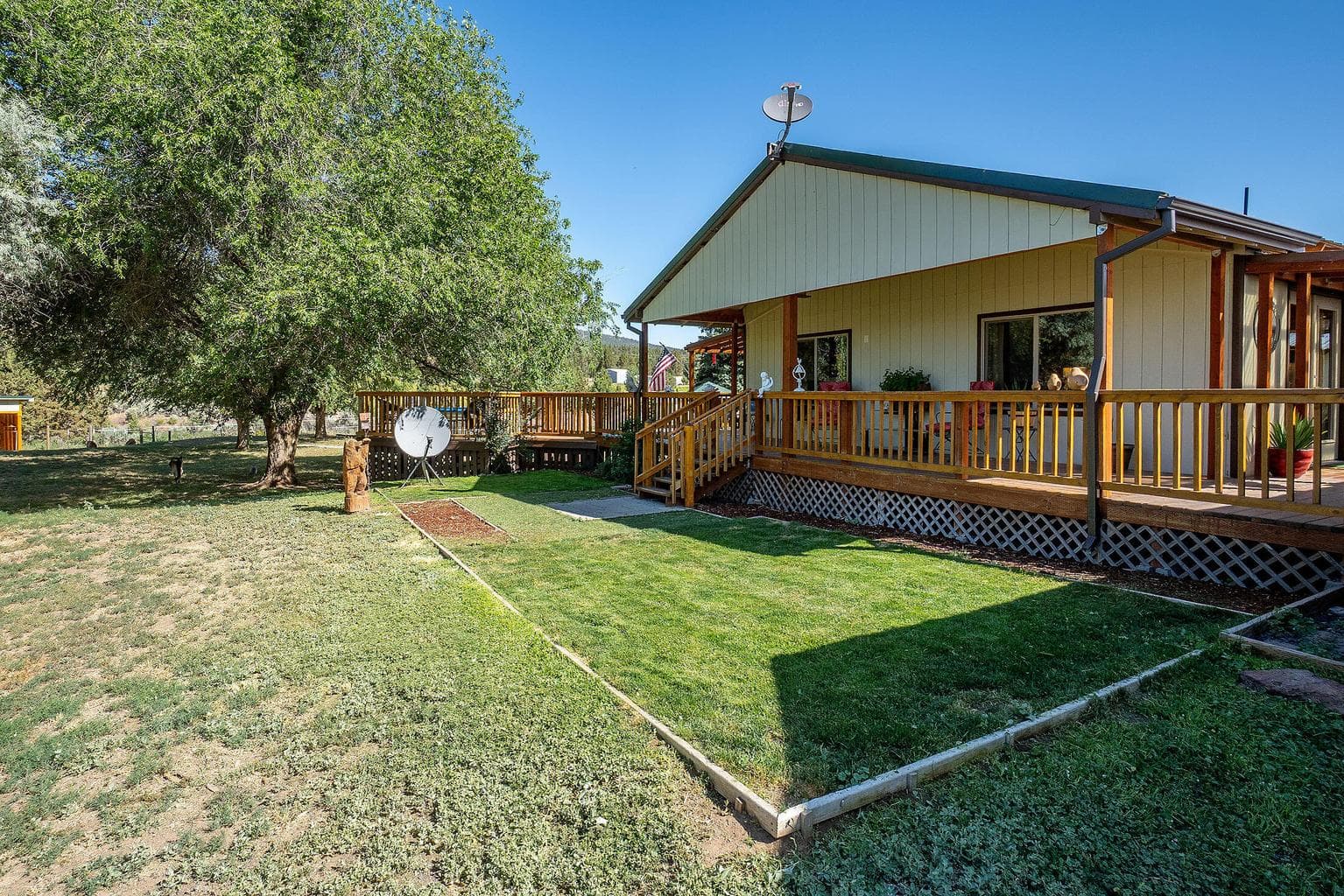 Side of home w/fenced in green space