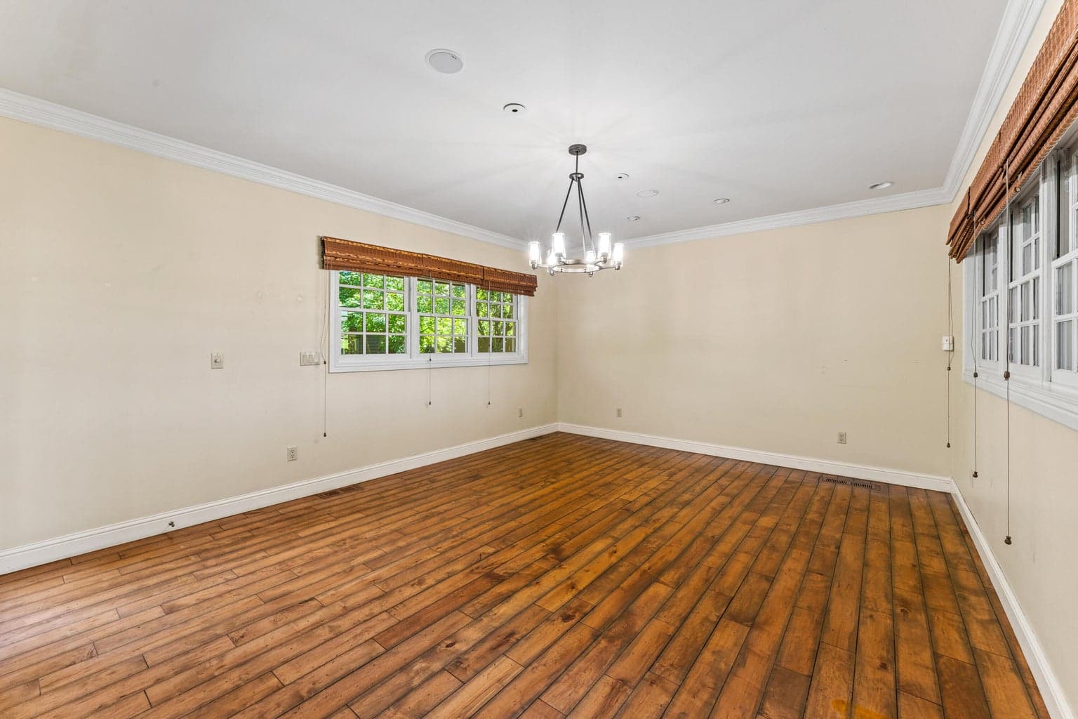 Photo of 540 S Pine Street 13 of 38