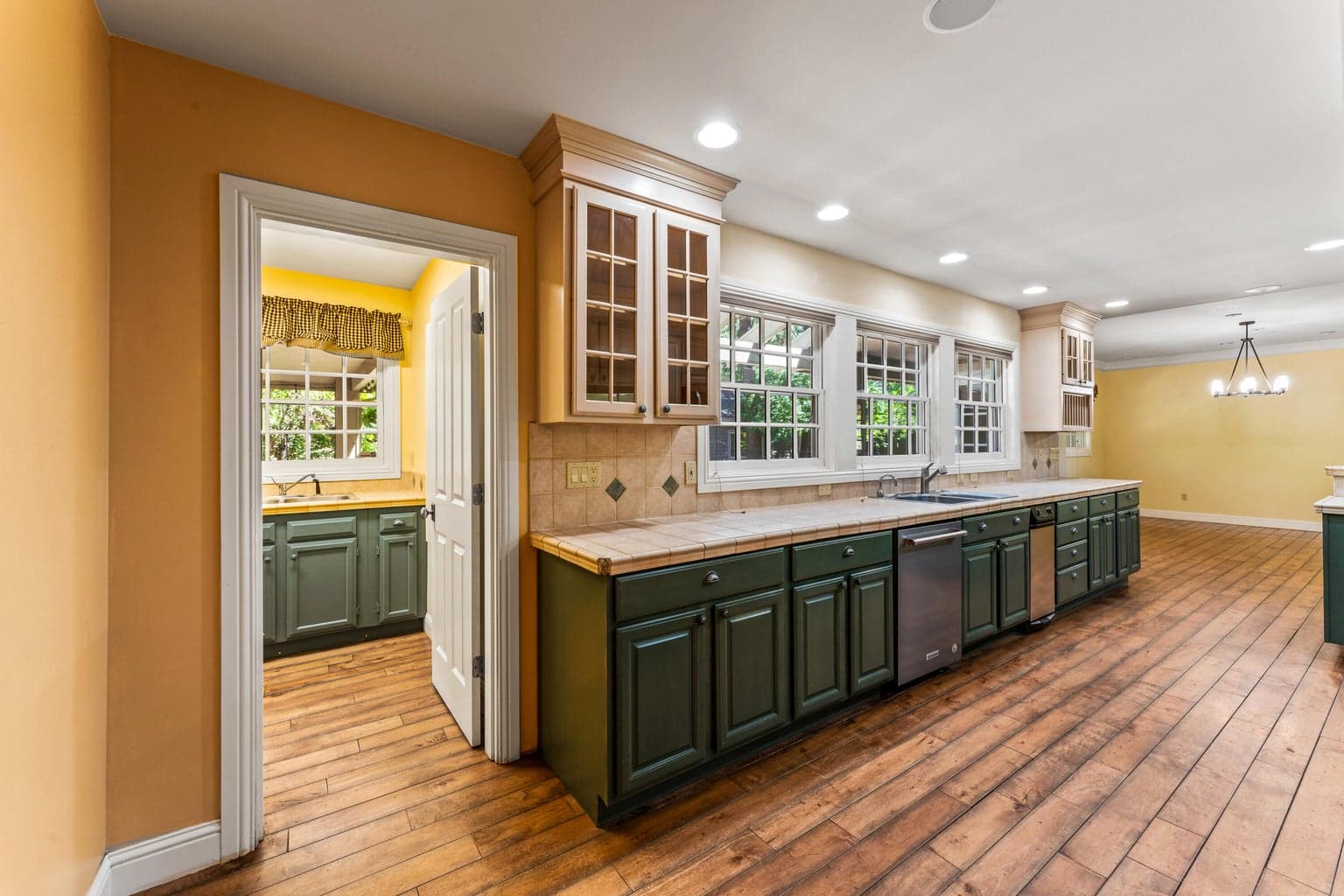 Photo of 540 S Pine Street 18 of 38
