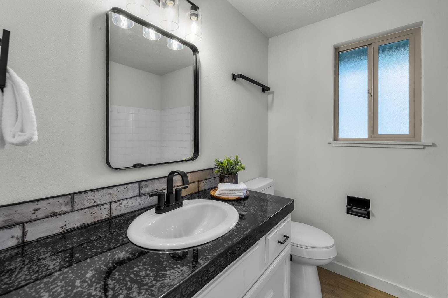 Photo of 20368 Fairway Drive 11 of 29
