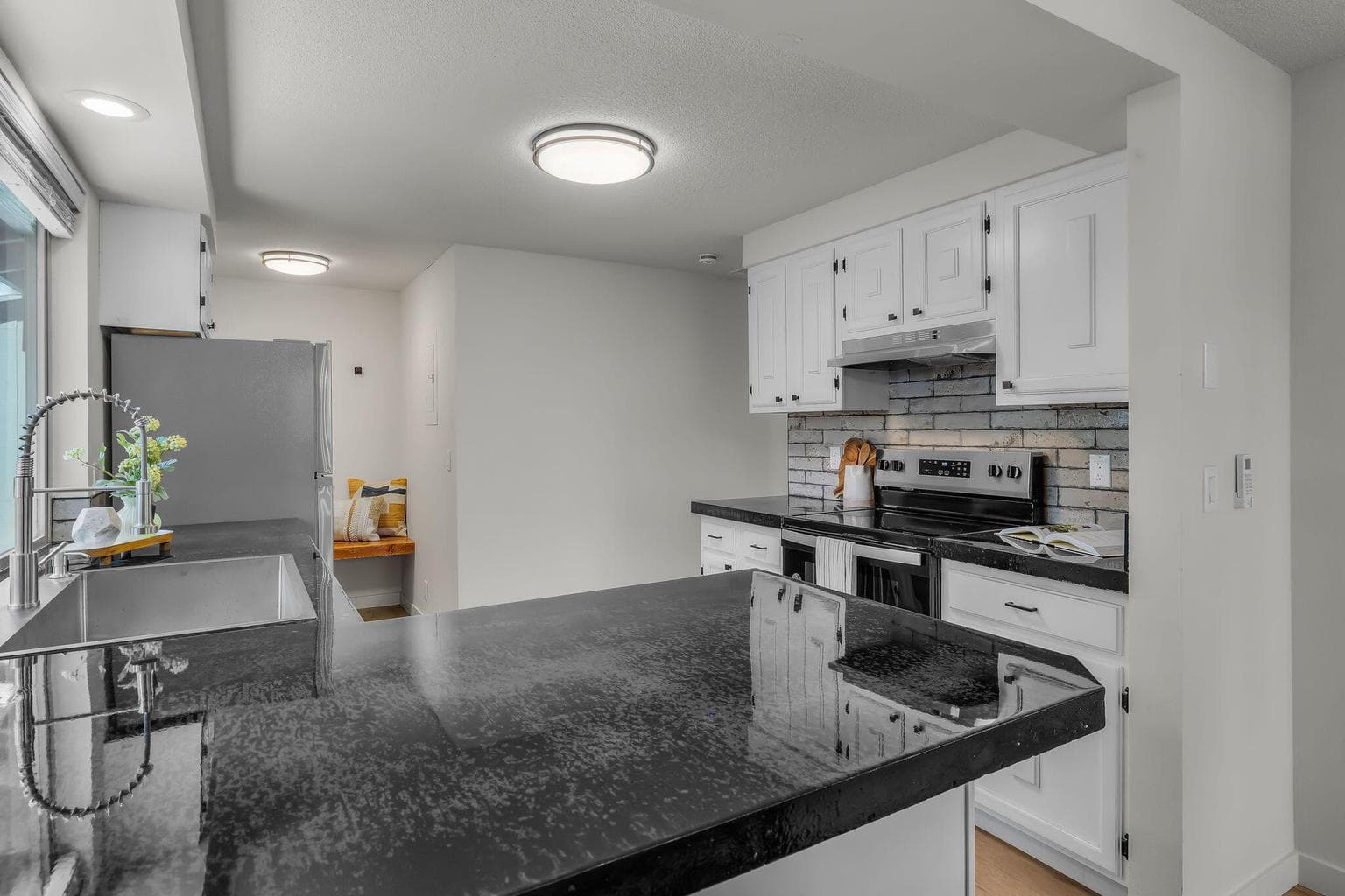 Photo of 20368 Fairway Drive 9 of 29