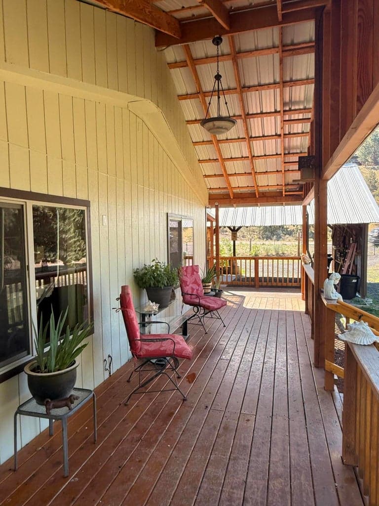 Vaulted side deck area