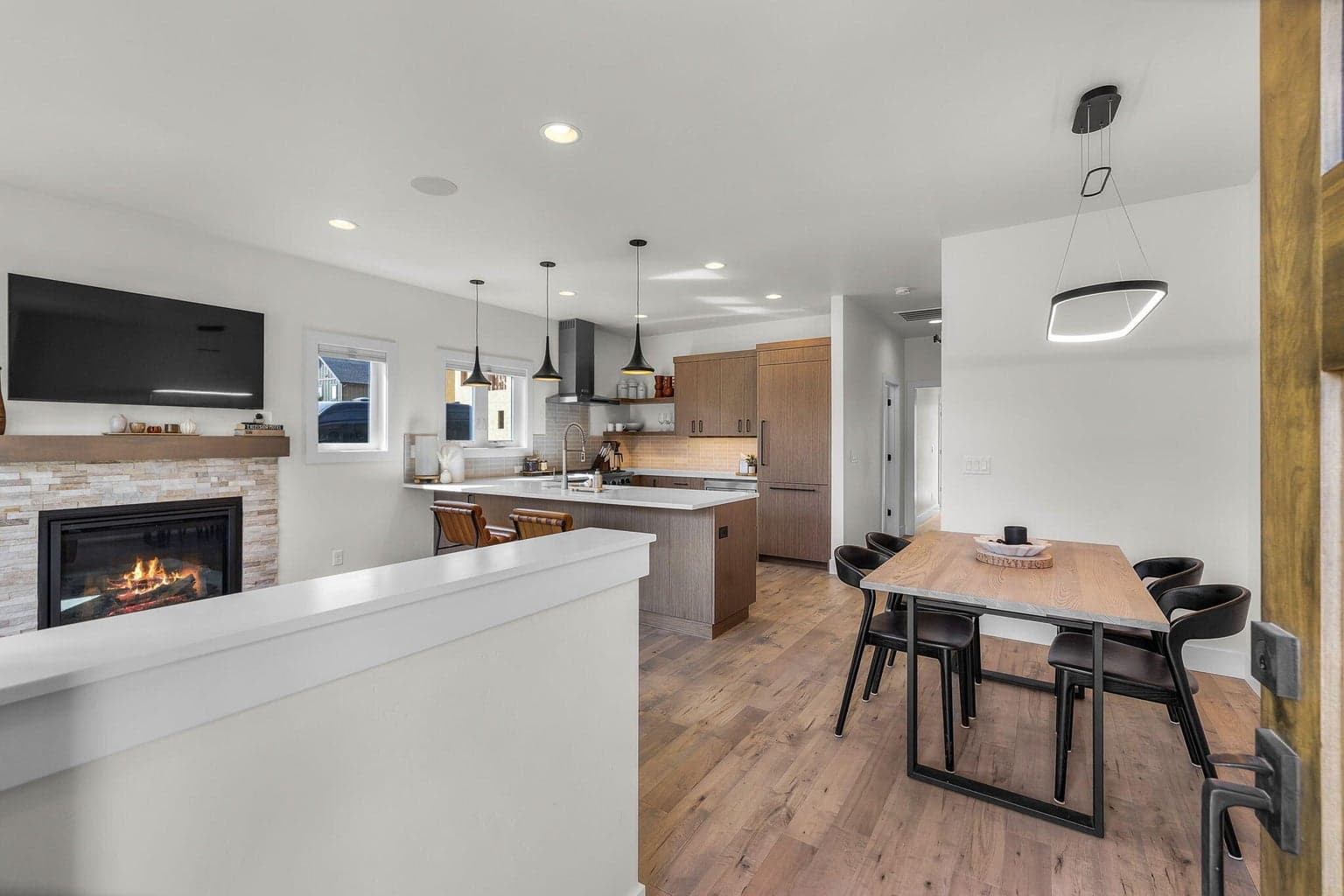 Photo of 61301 Howe 4 of 31