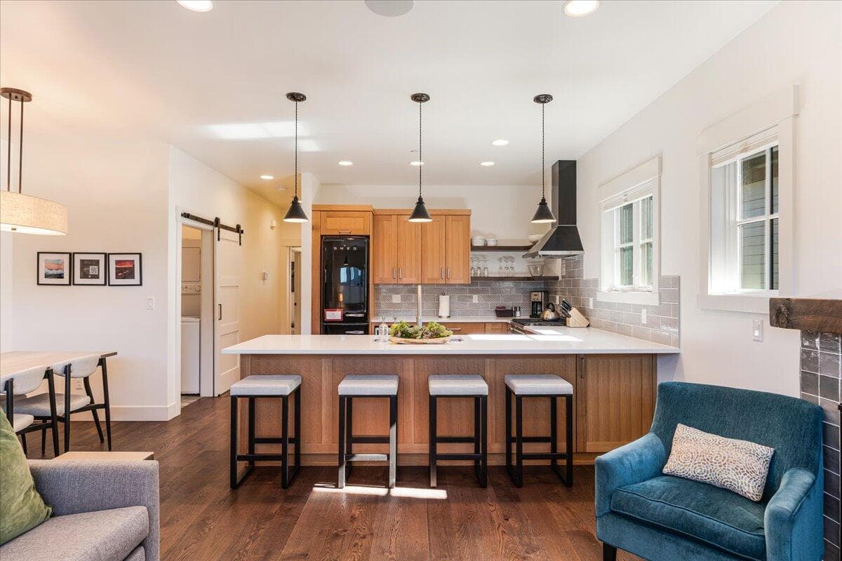Photo of 61273 Tetherow Drive 8 of 38