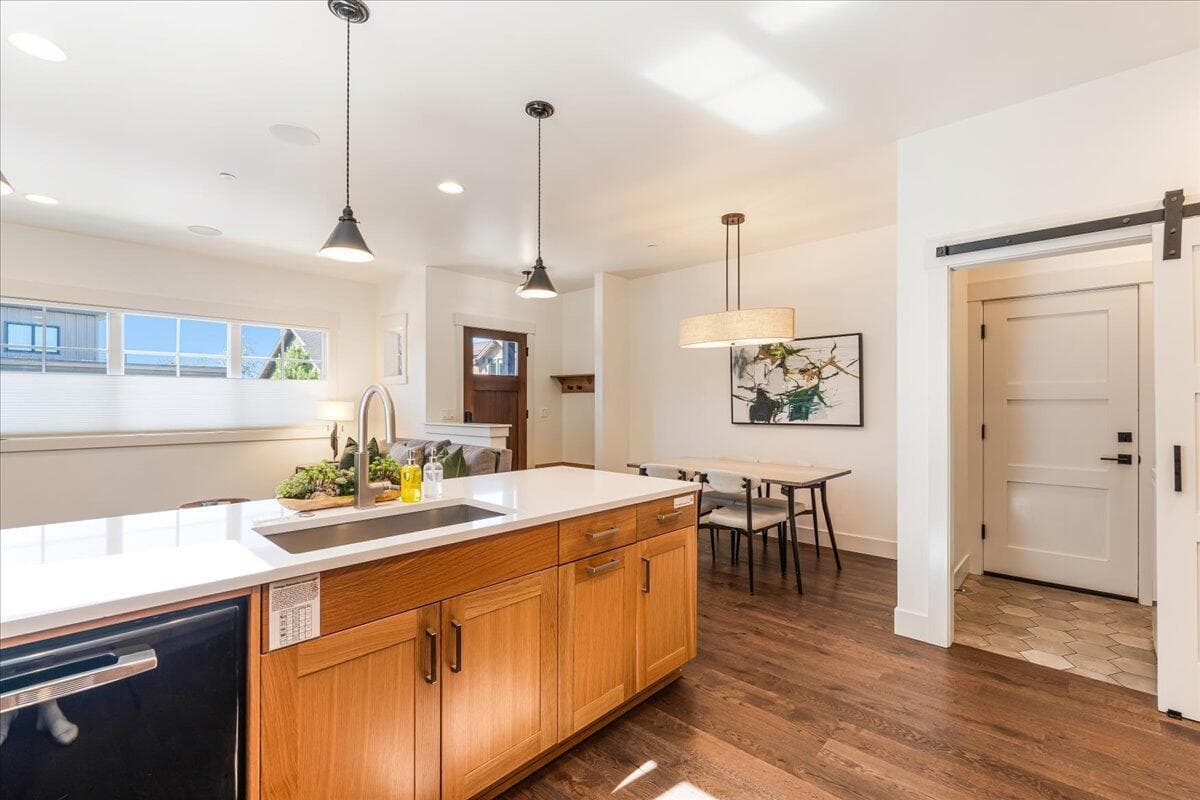 Photo of 61273 Tetherow Drive 12 of 38