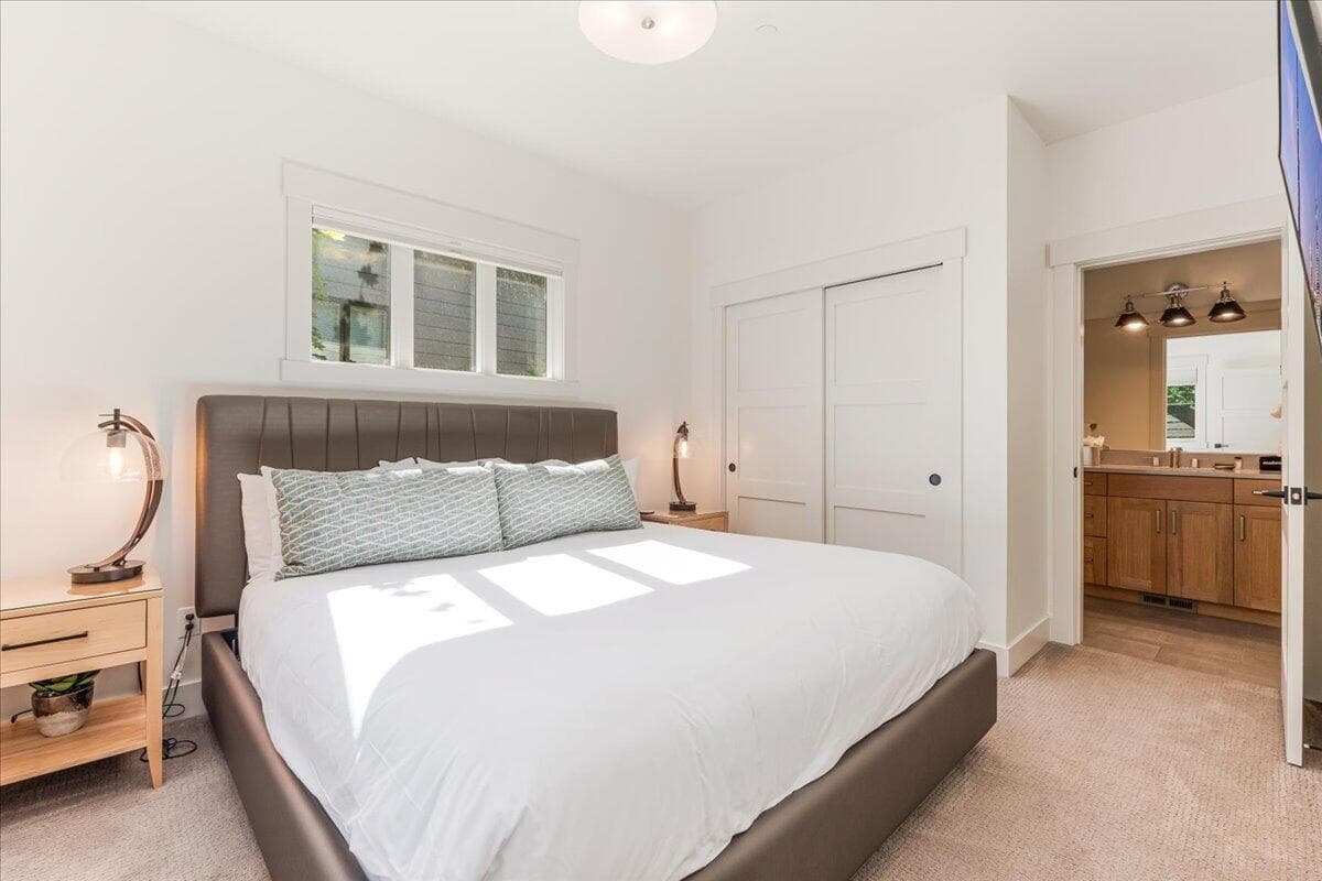 Photo of 61273 Tetherow Drive 16 of 38