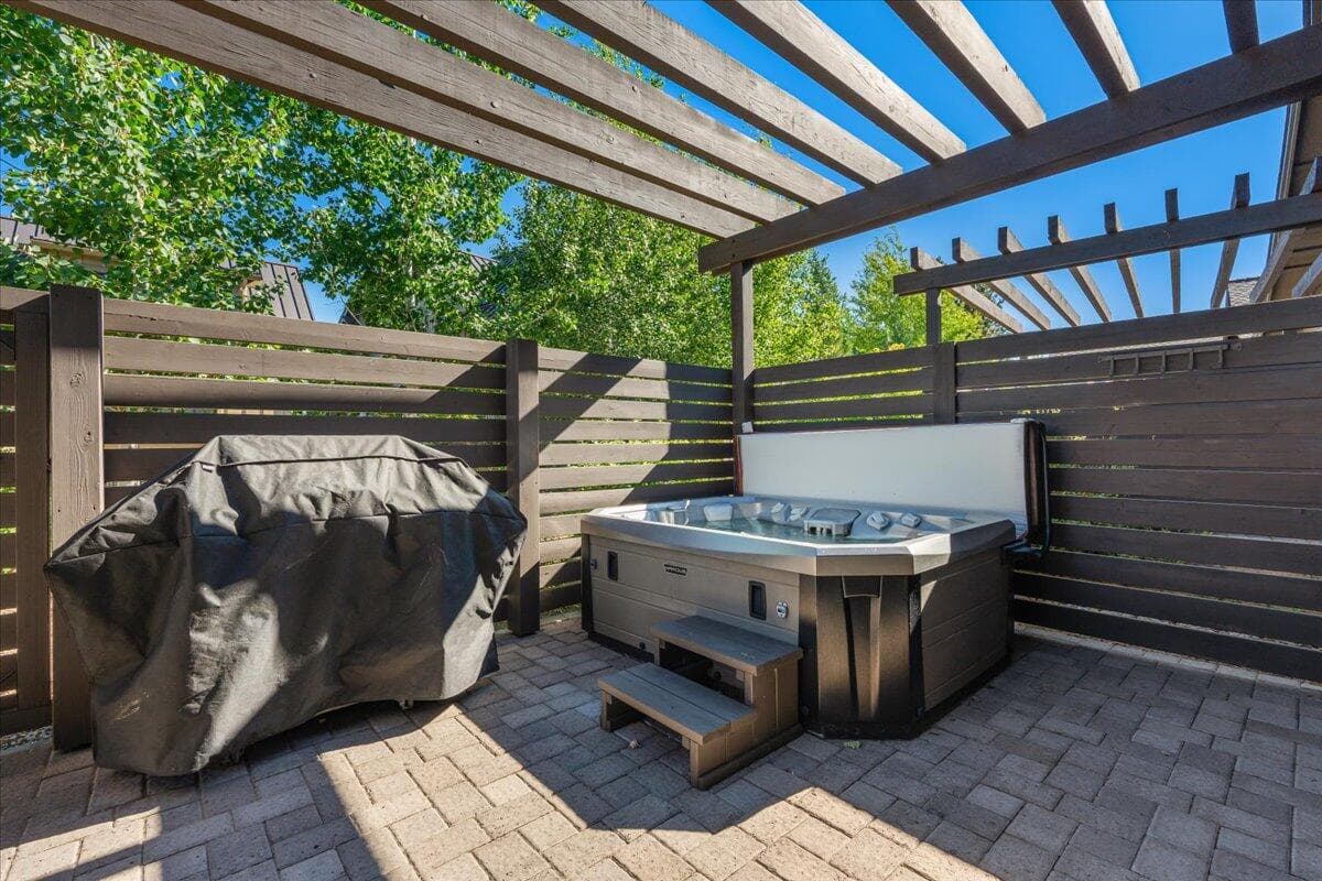 Photo of 61273 Tetherow Drive 24 of 38