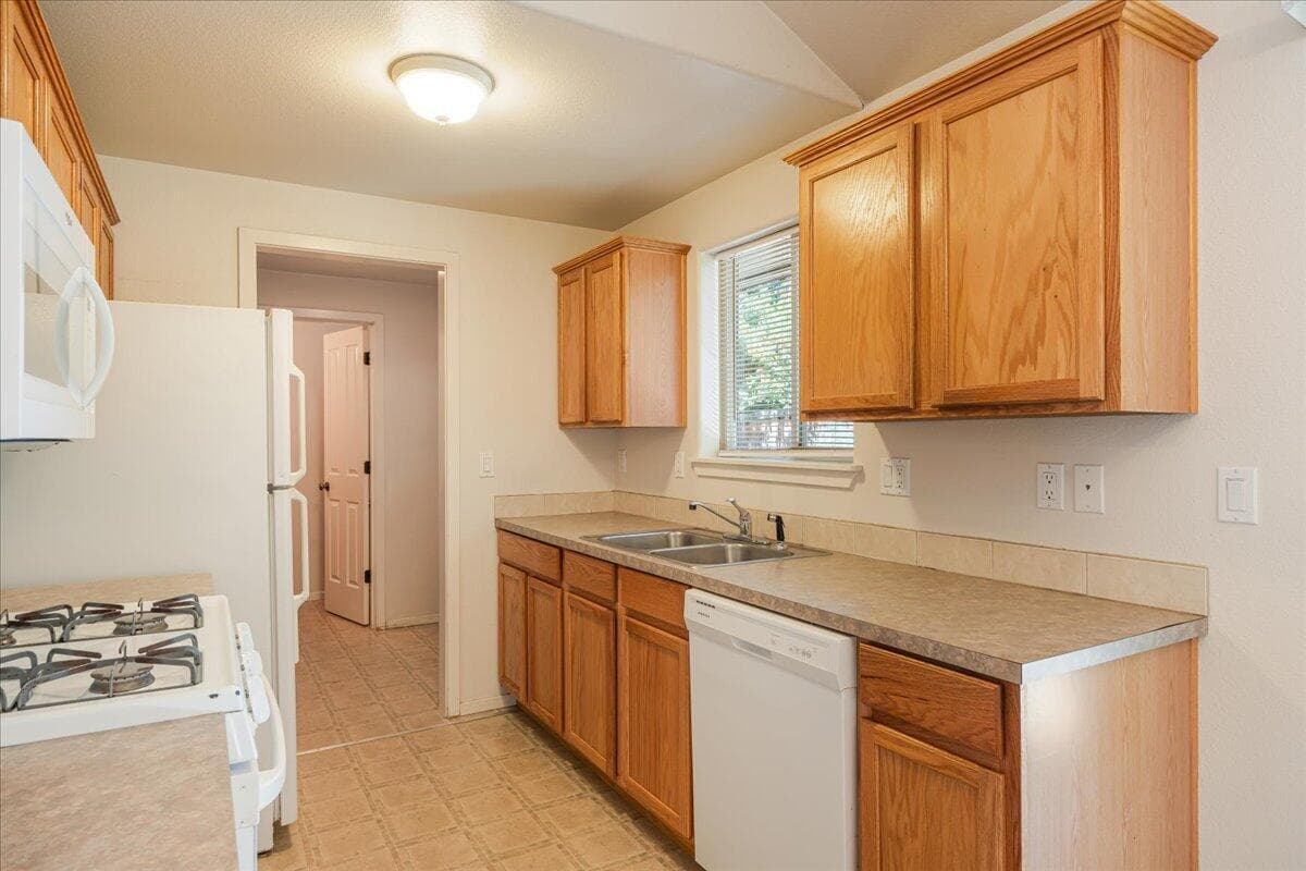 Photo of 20812 Comet Lane 10 of 20