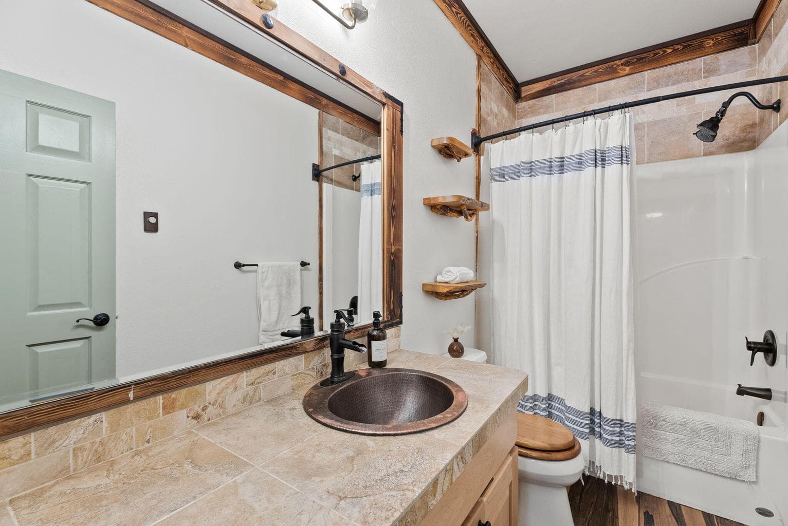 Lower level full guest bathroom