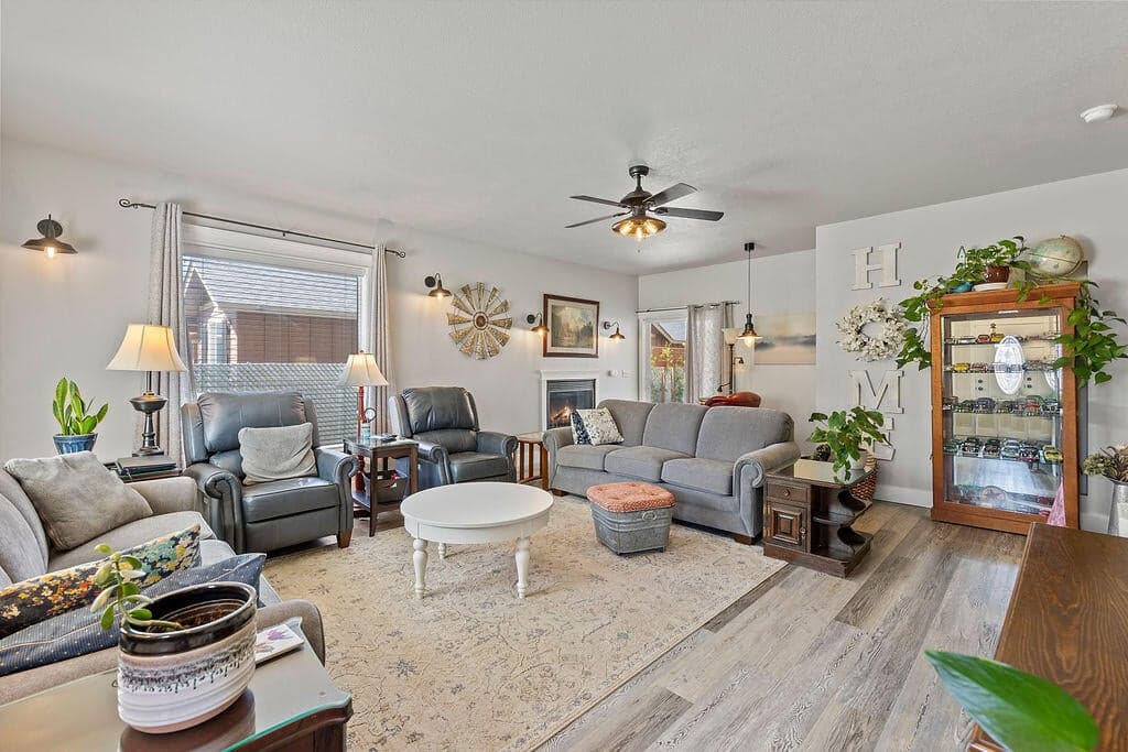 Photo of 1391 NE Del Norte Avenue 6 of 33