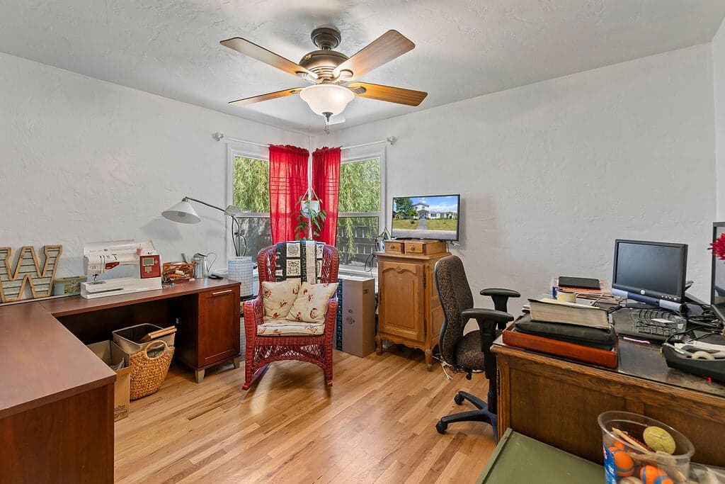 Photo of 1391 NE Del Norte Avenue 16 of 33