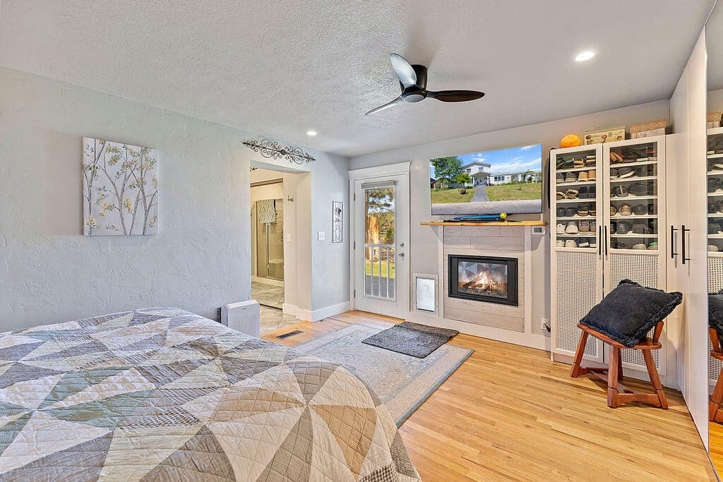 Photo of 1391 NE Del Norte Avenue 18 of 33