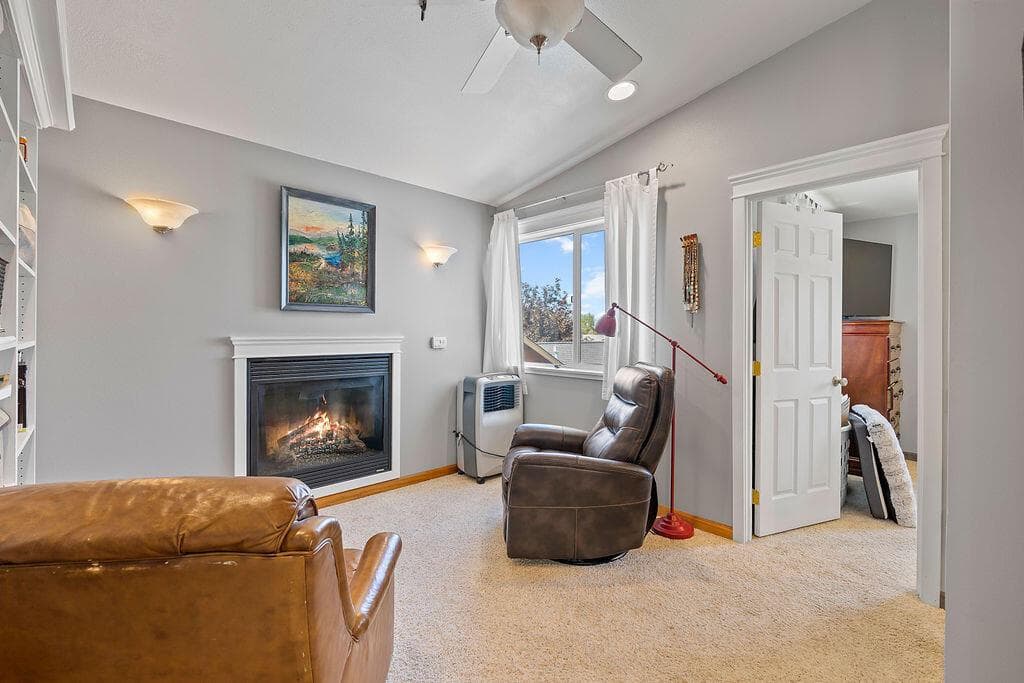 Photo of 1391 NE Del Norte Avenue 24 of 33