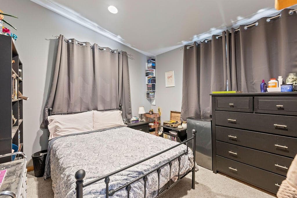 Photo of 1391 NE Del Norte Avenue 26 of 33