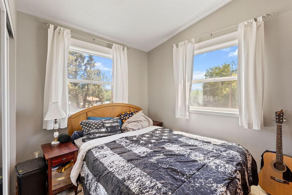 Photo of 1391 NE Del Norte Avenue 27 of 33