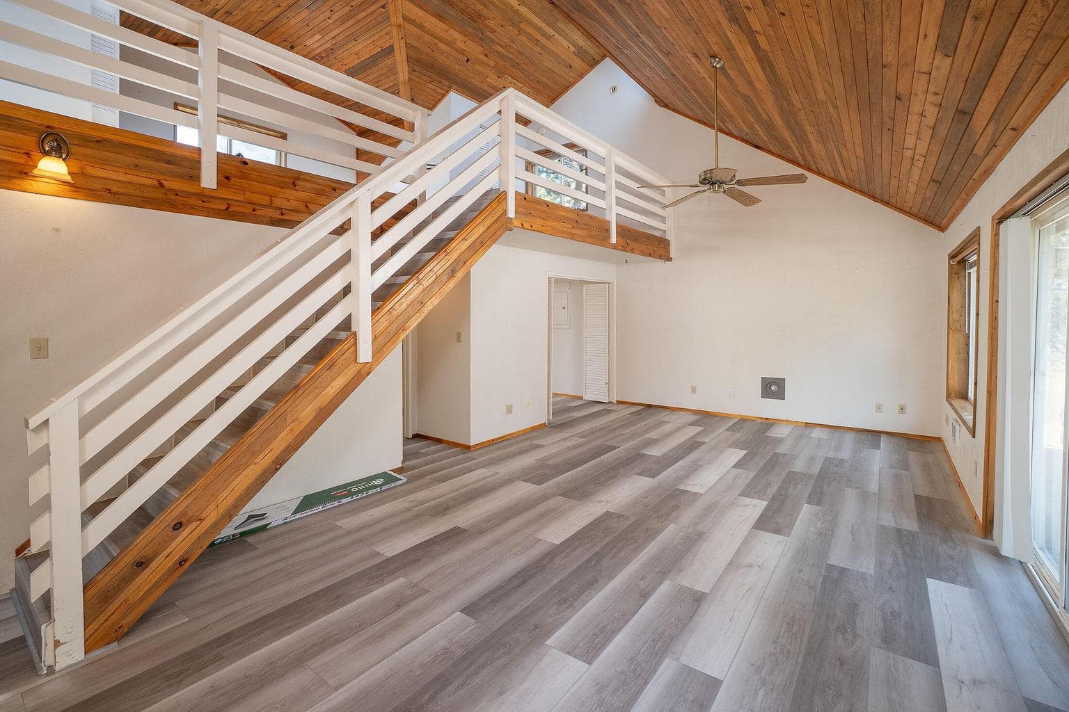 Photo of 16045 Davis Avenue 2 of 41