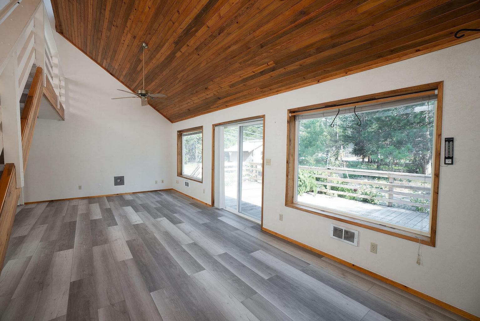 Photo of 16045 Davis Avenue 4 of 41
