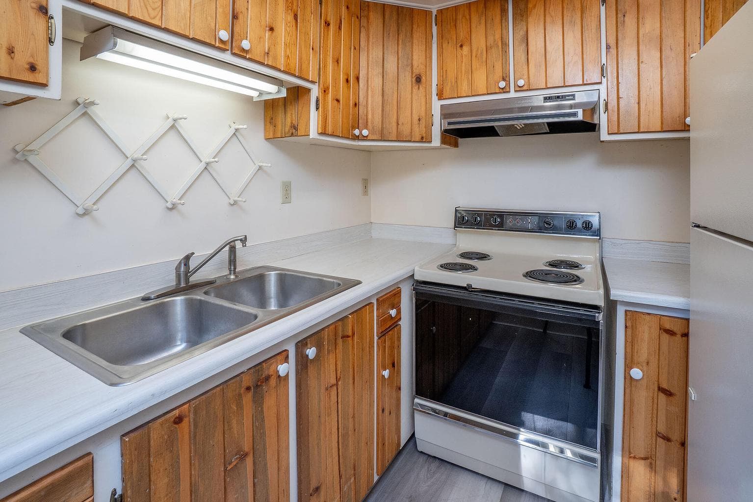 Photo of 16045 Davis Avenue 8 of 41