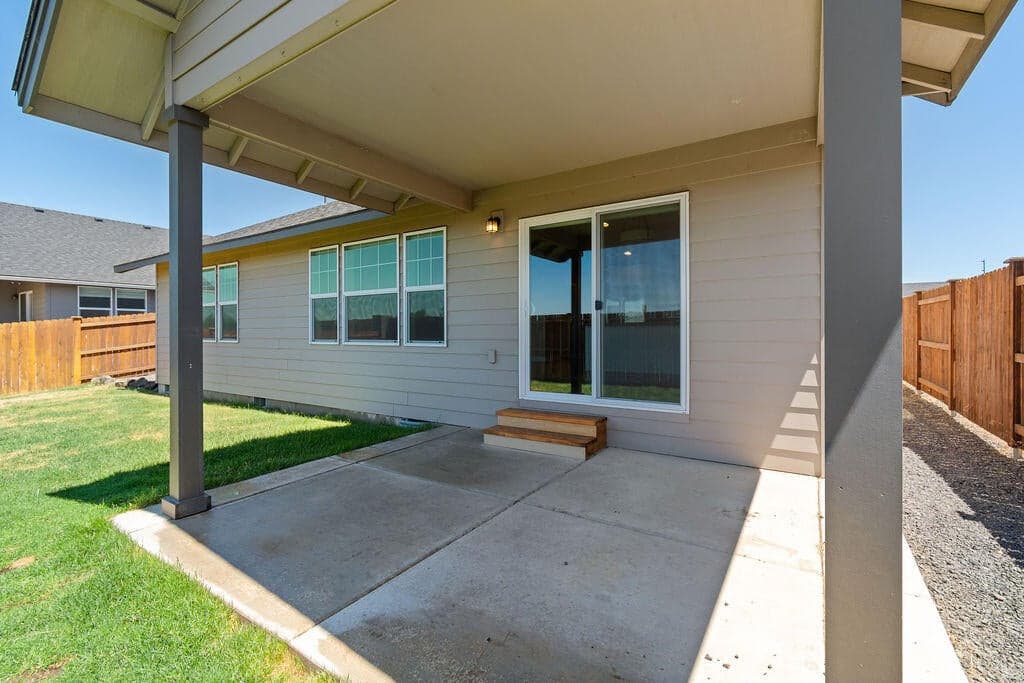 Photo of 1729 NE 3rd Court 37 of 41