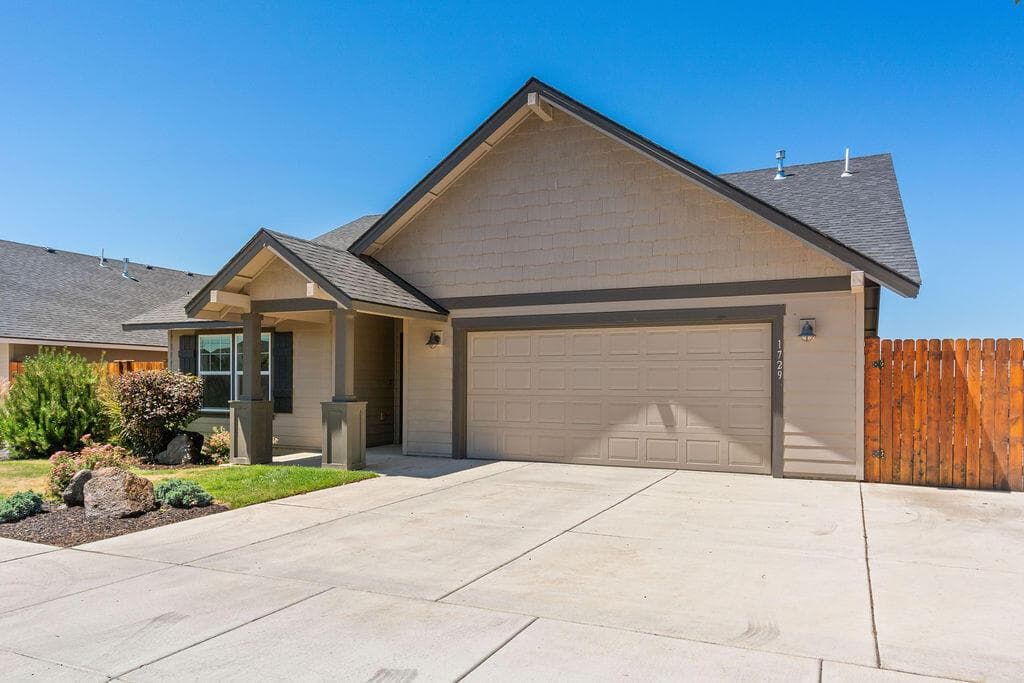 Photo of 1729 3rd 2 of 41