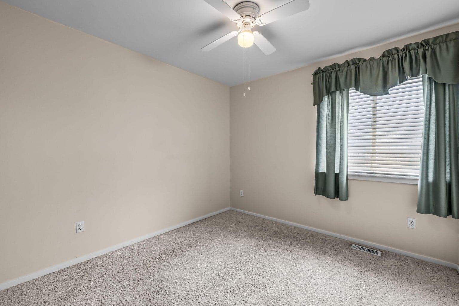 Photo of 1545 NW Spruce Place 25 of 41