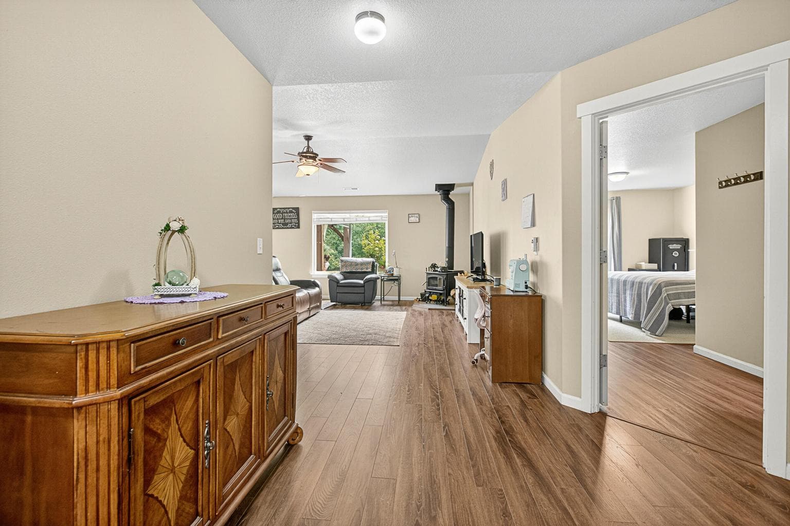 Photo of 2858 SW Deschutes Drive 7 of 39