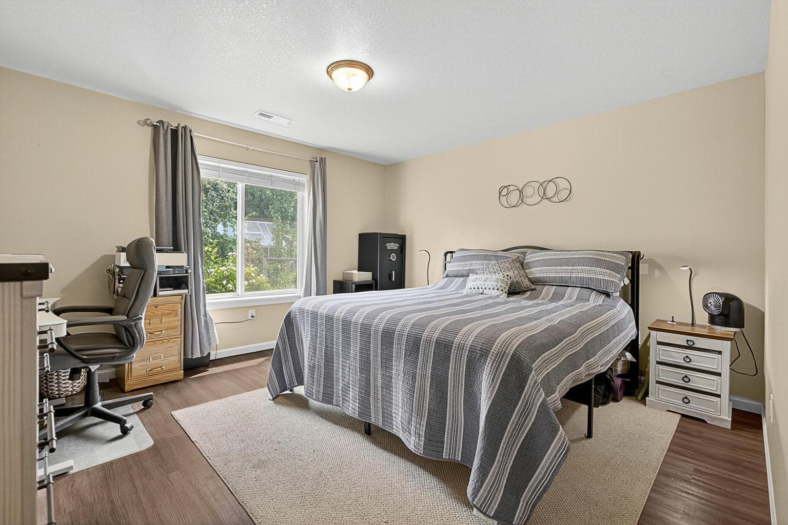 Photo of 2858 SW Deschutes Drive 8 of 39