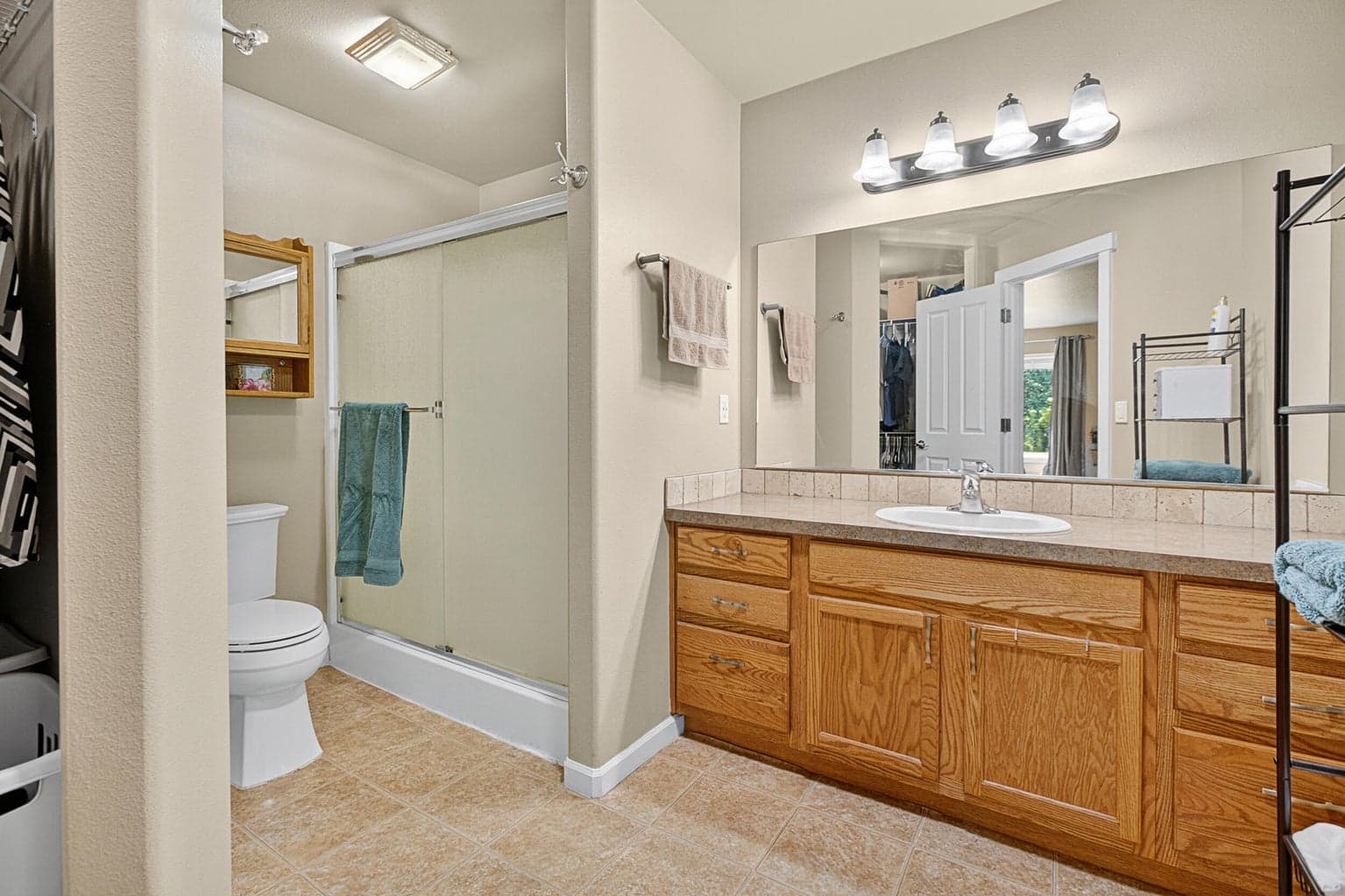 Photo of 2858 SW Deschutes Drive 12 of 39