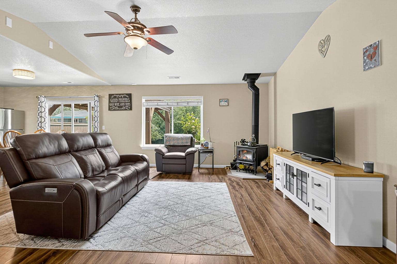 Photo of 2858 SW Deschutes Drive 14 of 39