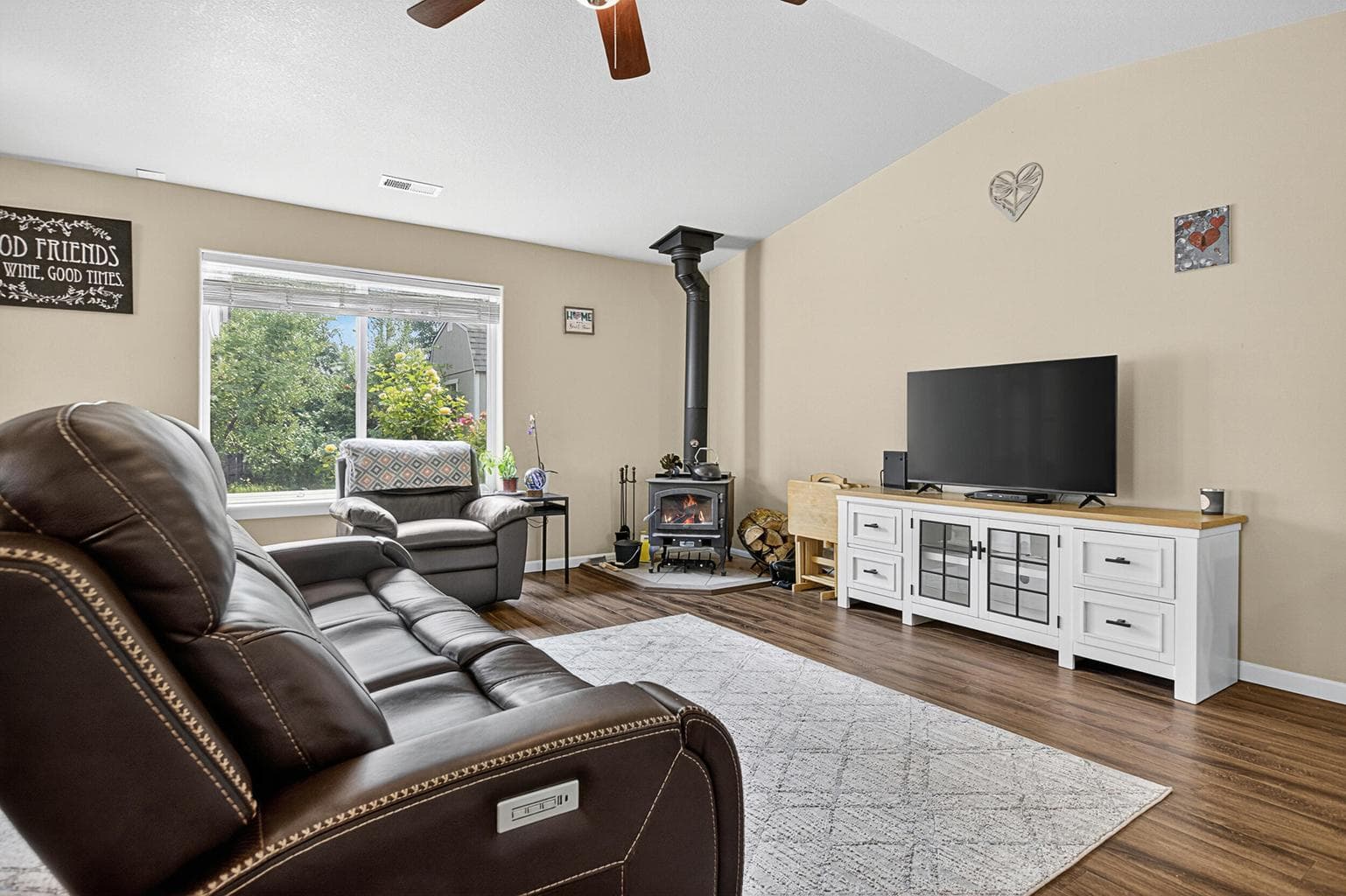 Photo of 2858 SW Deschutes Drive 15 of 39