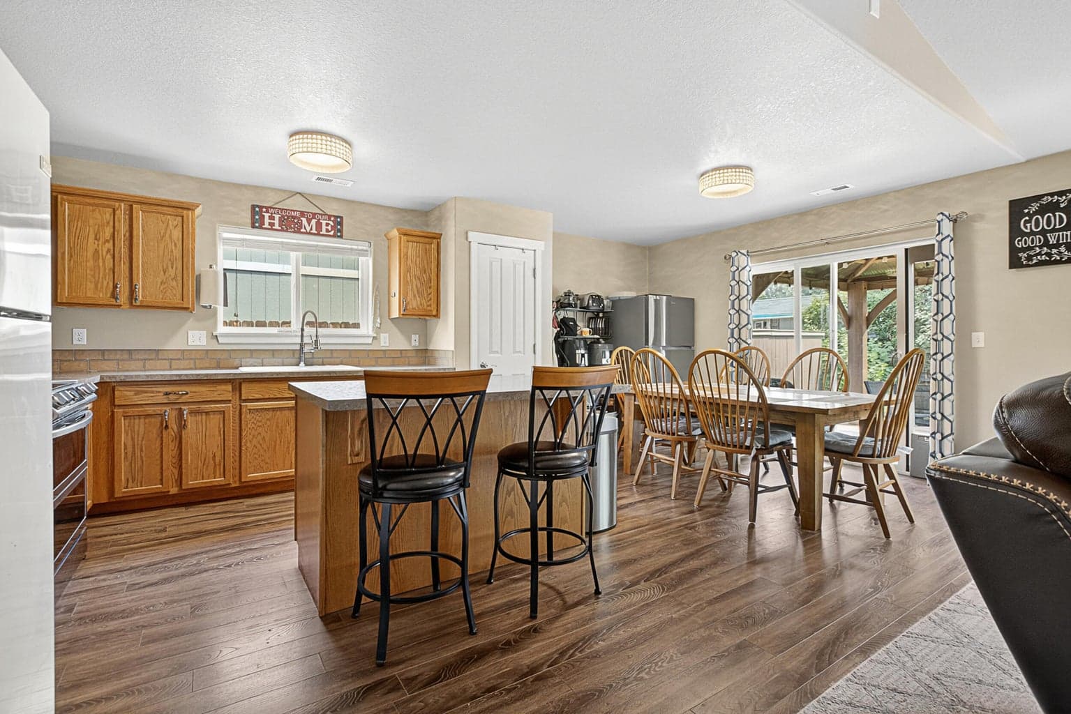 Photo of 2858 SW Deschutes Drive 16 of 39